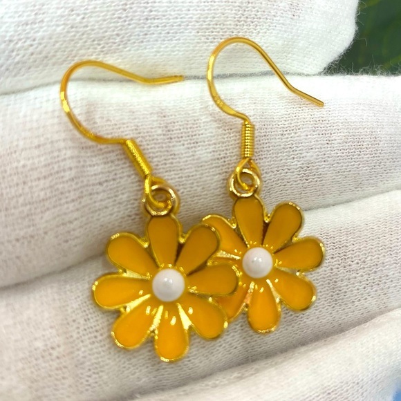 Jewelry - 3 for 25$+10%off bundle / 925 silver post stamped flower enamel Earrings